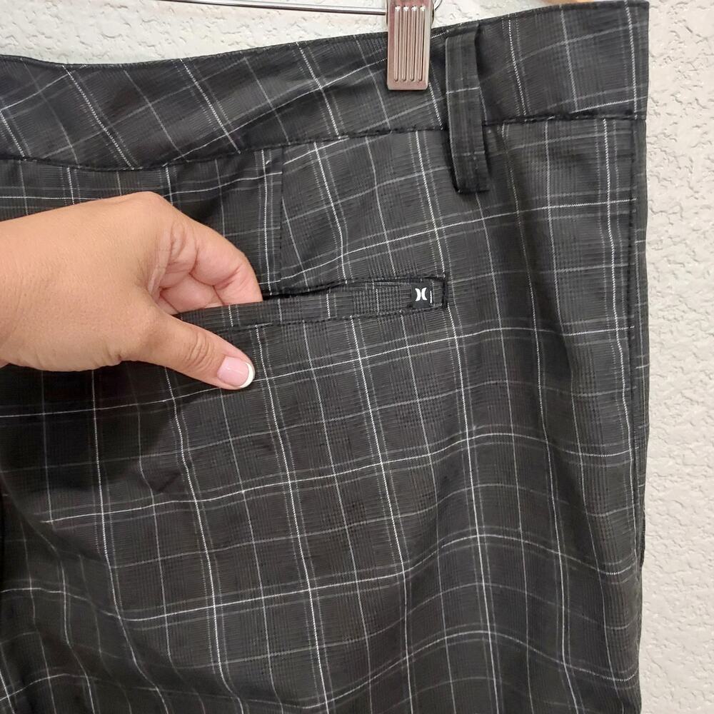 Hurley Black w/White Plaid Casual Shorts Size 38 - Picture 7 of 10
